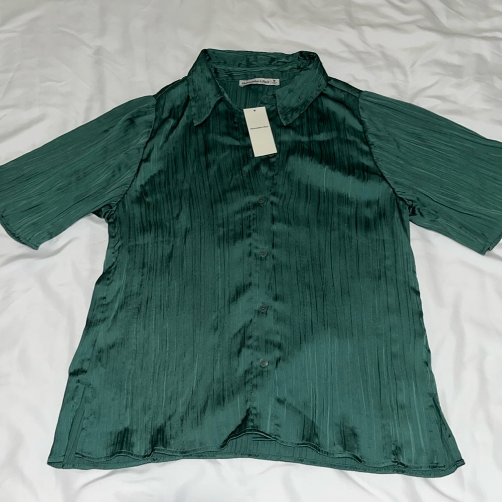 Abercrombie and Fitch women’s size medium teal blouse NWT